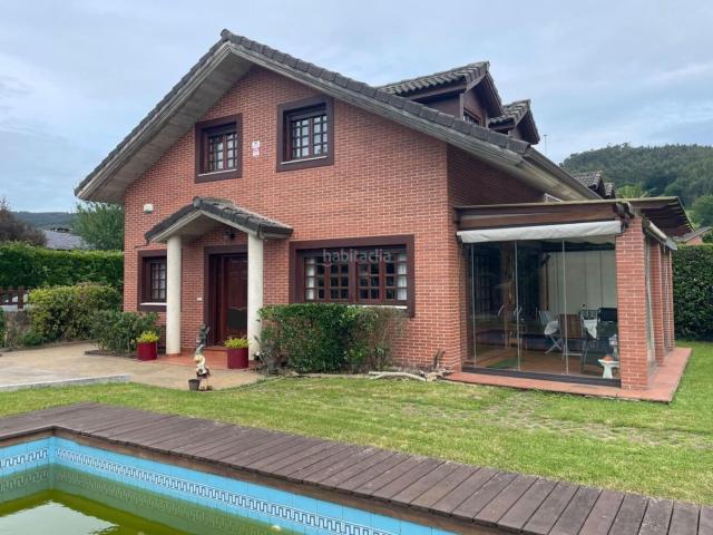 Casa adosada en venta en Guriezo. Adosado en Guriezo con piscina propia y jardín. Casas adosadas.