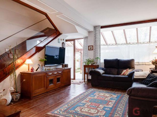 Casa adosada en venta en Donostia San Sebastián, Miracruz. Villa adosada con garaje en Urbanización Privada con piscinas, zonas verdes y frontón. Casas adosadas Donostia San.