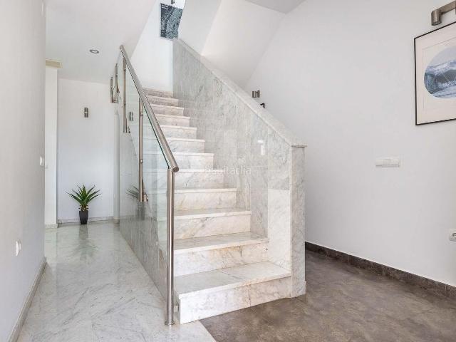 Casa adosada en venta en Dos Hermanas, Arco Norte Avda España. Chalet adosado de diseño en zona Av. de España. Casas adosadas Dos.