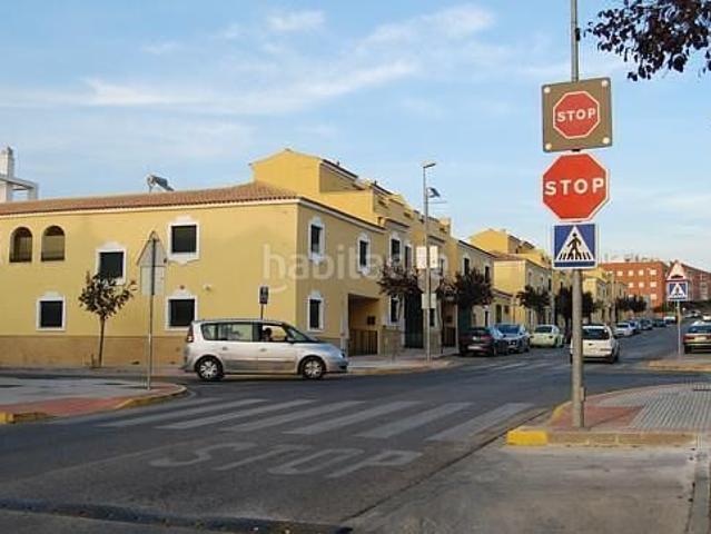 Casa adosada en venta en Dos Hermanas, Arco Norte Avda España. VENTA de magnifica casa de 4 dormitorios y 2 baños PRECIO NEGOCIABLE. Casas adosadas Dos.