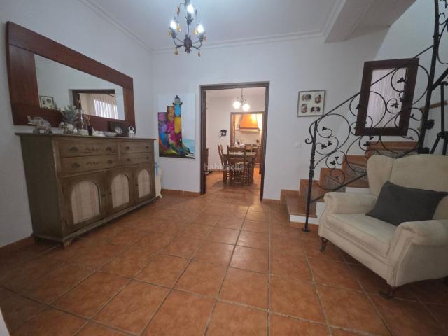 Casa adosada en venta en Dos Hermanas, Centro Doña Mercedes. Vendo casa zona Reyes Católicos. Casas adosadas Dos.