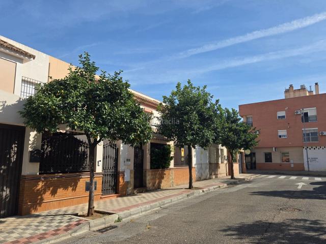 Casa adosada en venta en Dos Hermanas, Centro Doña Mercedes. Casas adosadas Dos.
