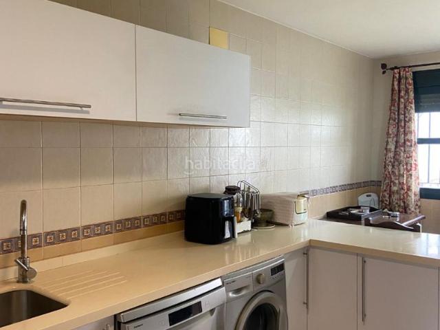 Casa adosada en venta en Dos Hermanas, Centro Doña Mercedes. SE VENDE magnifica casa de 4 dormitorios, 3 baños, amplio patio y garaje incluido dentro de la casa PRECIO NEGOCIABLE. Casas adosadas.