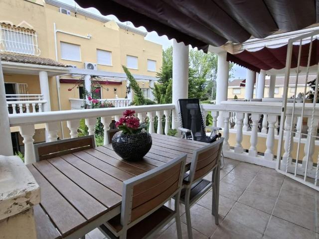 Casa adosada en venta en Daimús. Adosado en venta en Playa de Daimús a 500 m del mar con 3 habitaciones y buhardilla. Casas adosadas.