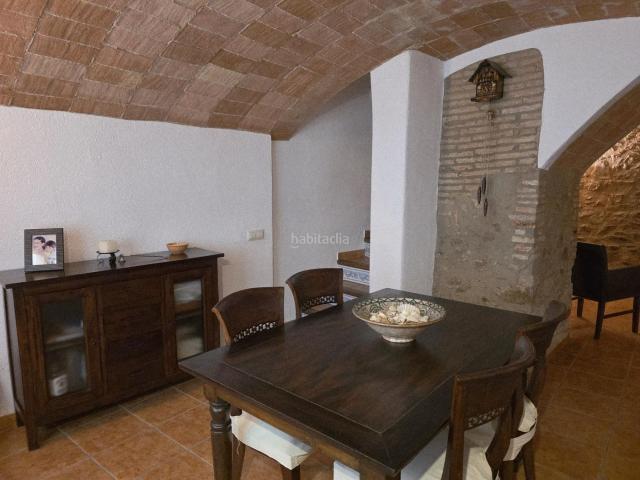 Casa adosada en venta en Darnius. Casa Adosada en el tranquilo pueblo de Darnius, Alt Empordà. Casas adosadas.