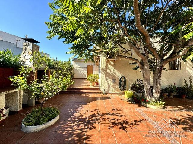 Casa adosada en Venta en Deltebre