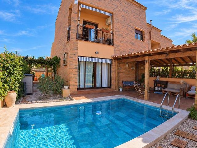 Casa adosada en Venta en Deltebre