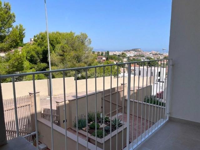 Casa adosada en venta en Dénia, El Montgó. Casa nueva con vistas al Meidterráneo. Casas adosadas.