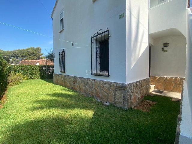 Casa adosada en venta en Dénia, El Montgó. Encantador chalet adosado en El Montgó, a solo 3 km de DéniaDescubre este acogedor chalet adosado situado en una tranquila zona de. Casas adosadas.