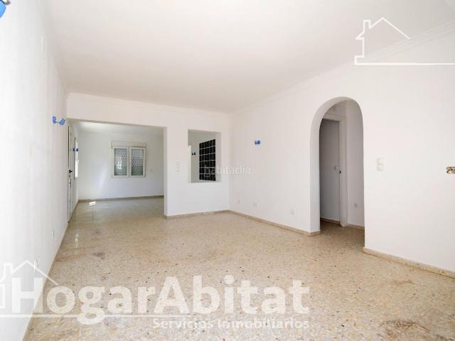 Casa adosada en venta en Dénia, Les Bassetes El Marjal. GRAN PAREADO CON GARAJE Y TERRAZA CERCA DE LA PLAYA. Casas adosadas.