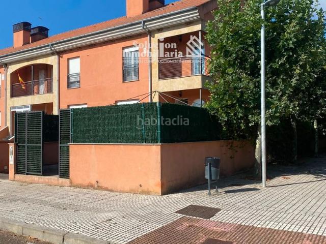 Casa adosada en venta en Doñinos de Salamanca. ESPECTACULAR CHALET ADOSADO DE ESQUINA EN LA VALMUZA Urbanización La Valmuza Doñinos de Salamanca. Casas adosadas Doñinos de.