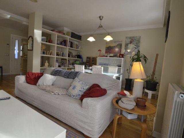 Casa adosada en venta en Doñinos de Salamanca. Urbis te ofrece un maravilloso chalet en venta en zona La Valmuza, Doñinos de Salamanca, Salamanca. Casas adosadas Doñinos de.