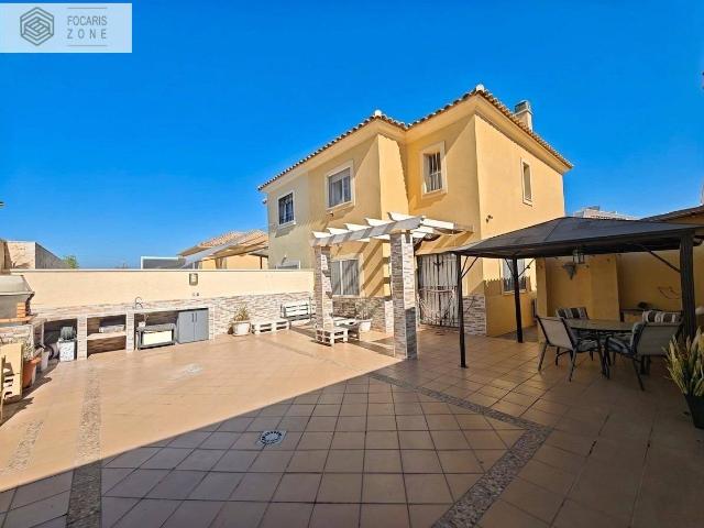 Casa adosada en Venta en Distrito Zeta Recinto Ferial Cortijo de Torres