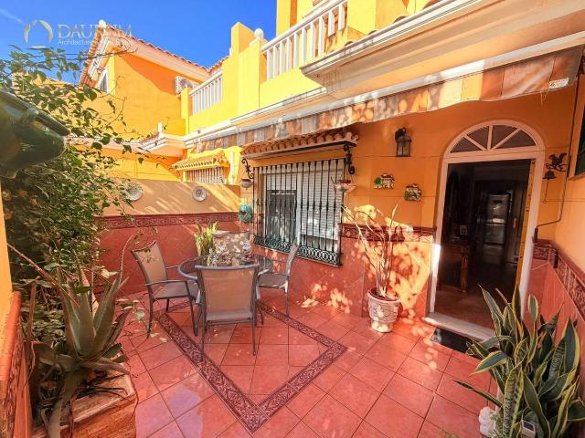Casa adosada en Venta en Distrito Zeta Recinto Ferial Cortijo de Torres