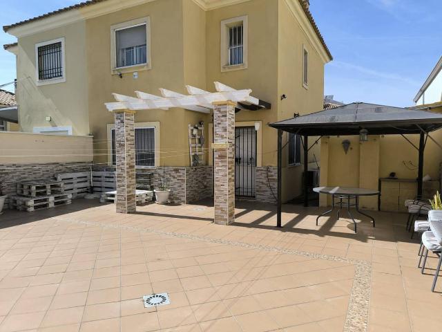 Casa adosada en Venta en Distrito Zeta Recinto Ferial Cortijo de Torres
