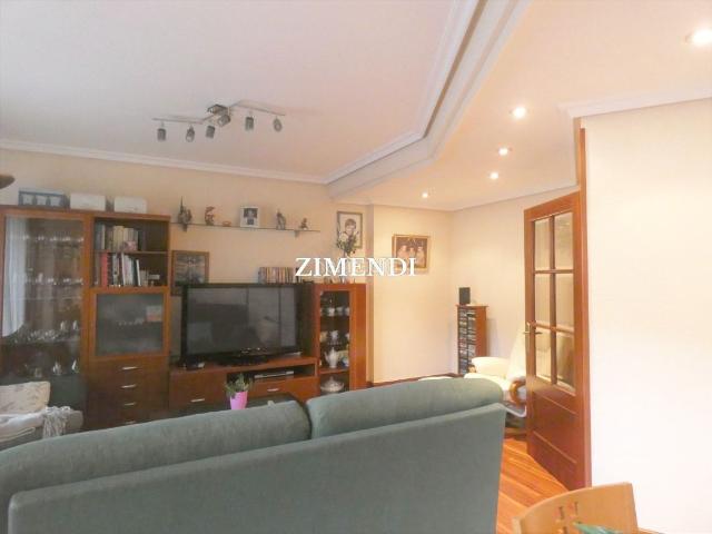 Casa adosada en venta en Durango. Chalet amplio para una familia amplia. Casas adosadas.