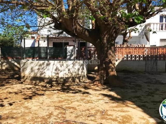 Casa adosada en venta en Empuriabrava, Puigmal Mas Nou Costa Brava. Tu próximo proyecto en Empuriabrava casa con jardín y gran potencial. Casas adosadas.