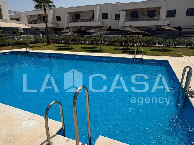 Casa adosada en Venta en Entrenúcleos