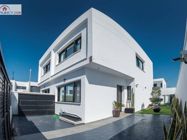 Casa adosada en Venta en Entrenúcleos