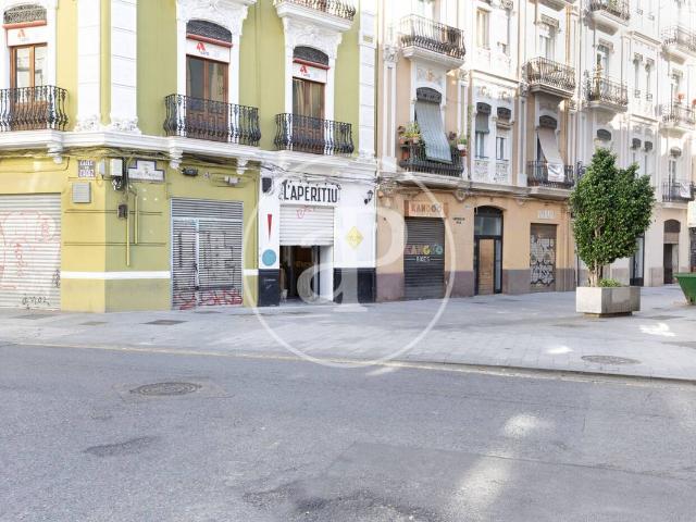 Casa adosada en Venta en En Corts Doctor Waksman