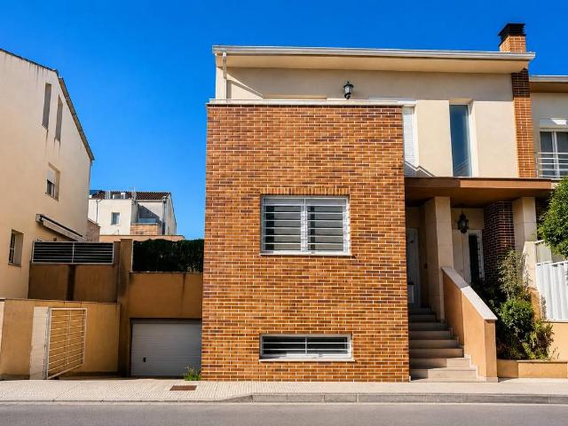 Casa adosada en Venta en Enguera