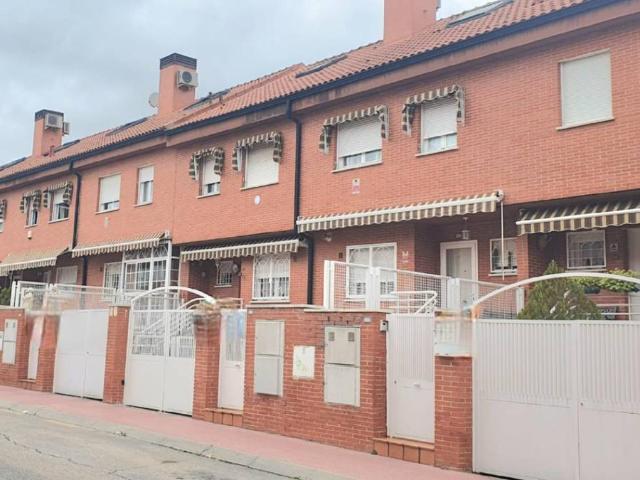 Casa adosada en Venta en Ensanche
