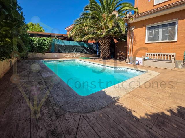Casa adosada en Venta en El Casar