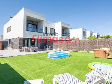 Casa adosada en Venta en El Bosque