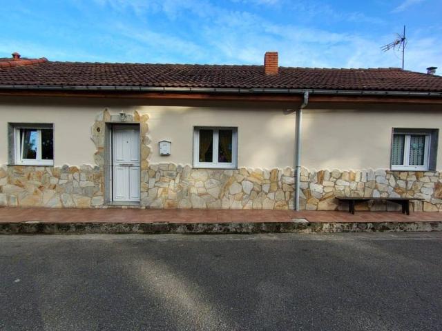 Casa adosada en Venta en El Berrón La Carrera