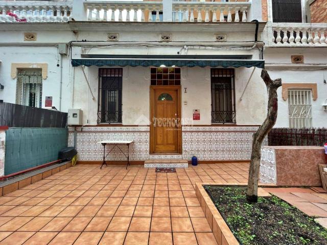 Casa adosada en Venta en El Guinardó