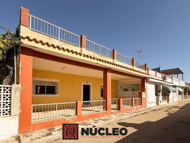 Casa adosada en Venta en El Marenyet