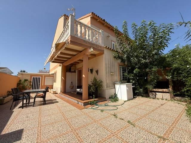 Casa adosada en Venta en El Marenyet