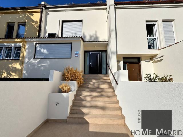 Casa adosada en Venta en El Soto de la Moraleja
