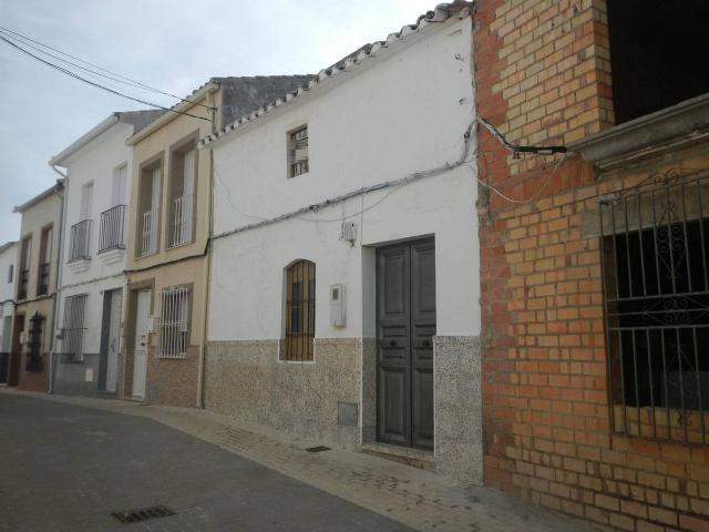 Casa adosada en Venta en El Saucejo