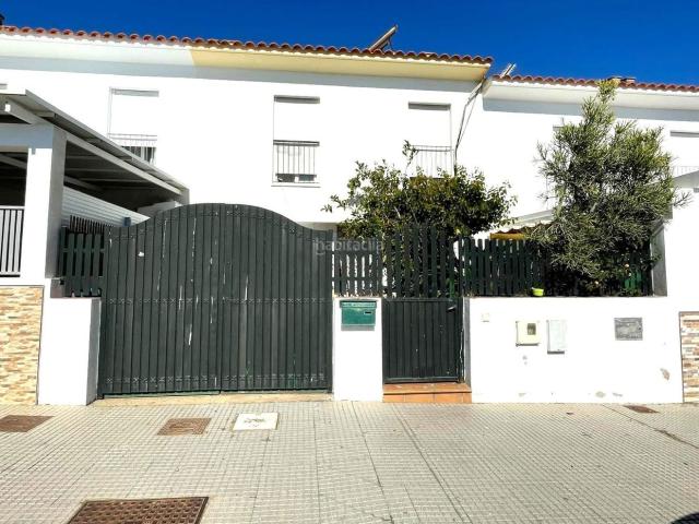 Casa adosada en venta en El Rompido. Vivienda independiente con gran potencial y sin gastos de comunidad. Casas adosadas El.