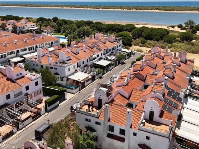 Casa adosada en venta en El Rompido. ADOSADO junto al mar. Casas adosadas El.