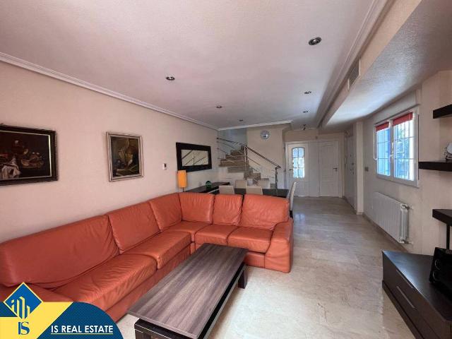 Casa adosada en Venta en El Raso