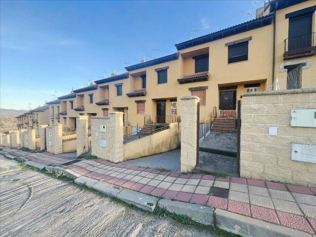 Casa adosada en Venta en El Tiemblo