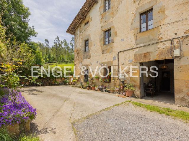 Casa adosada en venta en Elorrio. Singular vivienda en caserío bifamiliar en Elorrio. Casas adosadas.