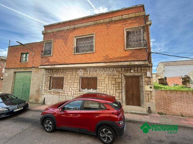 Casa adosada en Venta en Erustes