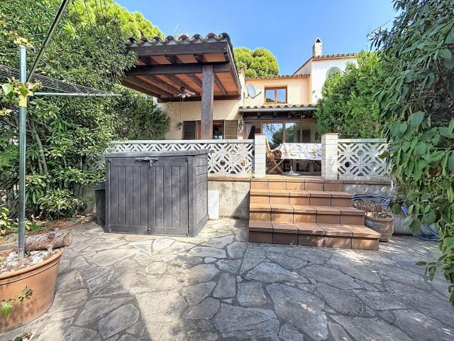 Casa adosada en venta en Estartit, Torre Vella Torre Gran Les Dunes Costa Brava. Casa en urbanitzacio ideal per a vacances o viure tot l'any. Casas adosadas.