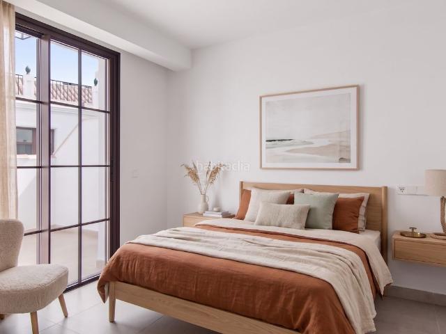 Casa adosada en venta en Estepona, Centro. Adosado de obra nueva de inspiración andaluza con 3 dormitorios en venta en el casco antiguo de Estepona. Casas adosadas.