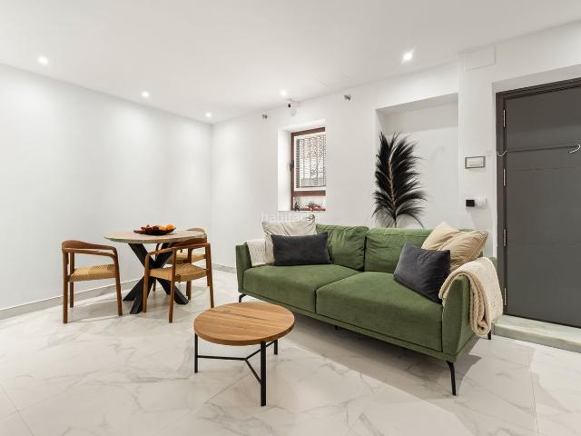 Casa adosada en venta en Estepona, Centro. Casa de Pueblo Totalmente Reformada en el Corazón del Casco Histórico de Estepona. Casas adosadas.