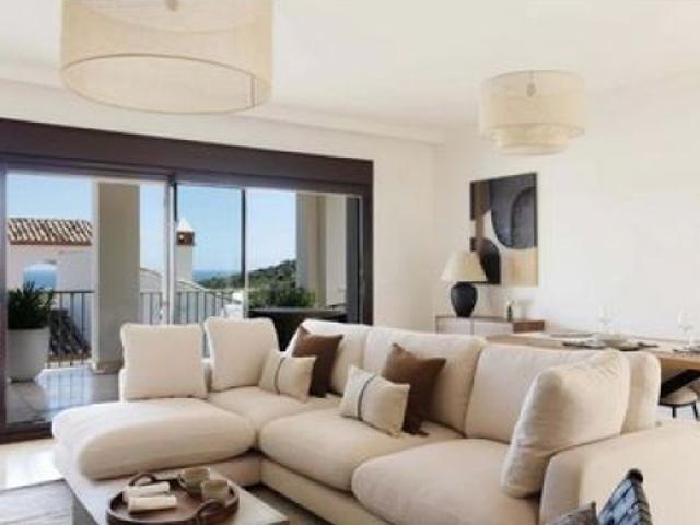casa adosada en Venta en Estepona. LEPV T4738
