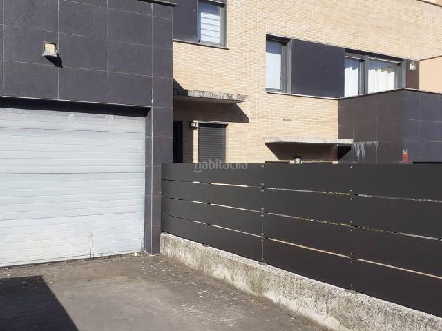 Casa adosada en venta en Esteribar. Casas adosadas.