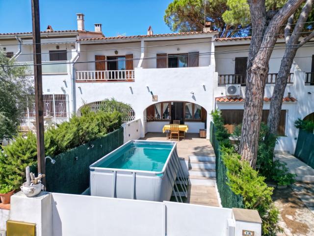 Casa adosada en venta en Escala L´, Port La Clota Puig Sec Costa Brava. Casa adosada en venta en LEscala, a 10 minutos a pie de la playa de Riells. Casas adosadas Escala.