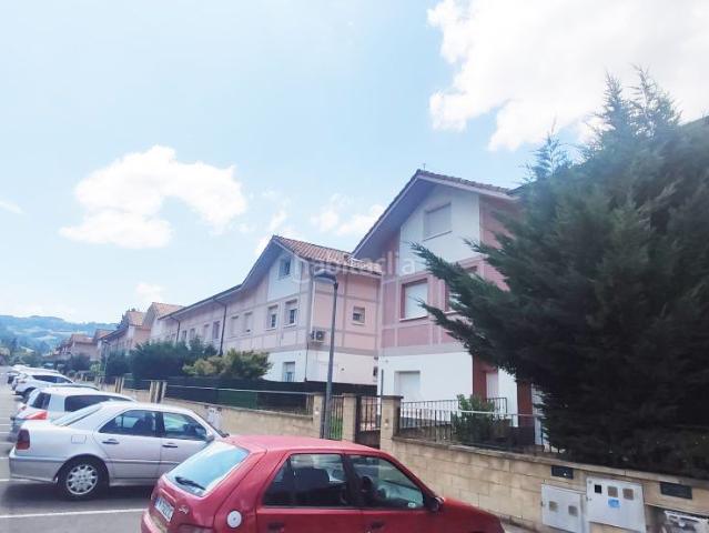 Casa adosada en venta en Eskoriatza. Adosado en venta en Eskoriatza, 4 dormitorios. Casas adosadas.