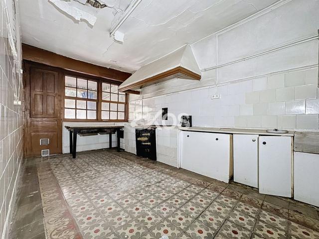 Casa adosada en venta en Eskoriatza. Casa Adosada en venta en Centro, 8 dormitorios. Casas adosadas.