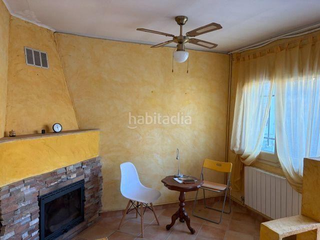 Casa adosada en venta en Esparreguera, Mas d´en Gall. Casa reformada de 42 m2 con 1 habitación doble. 1 baño con ducha. comedor con chimenea. calefacción. patio delantero y trasero. Casas adosadas.