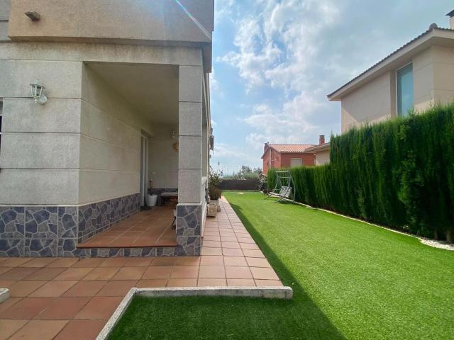 Chalet en venta en Esparreguera, Nucli Urbà. CASA EN VENDA A ESPARREGUERA. Chalets.